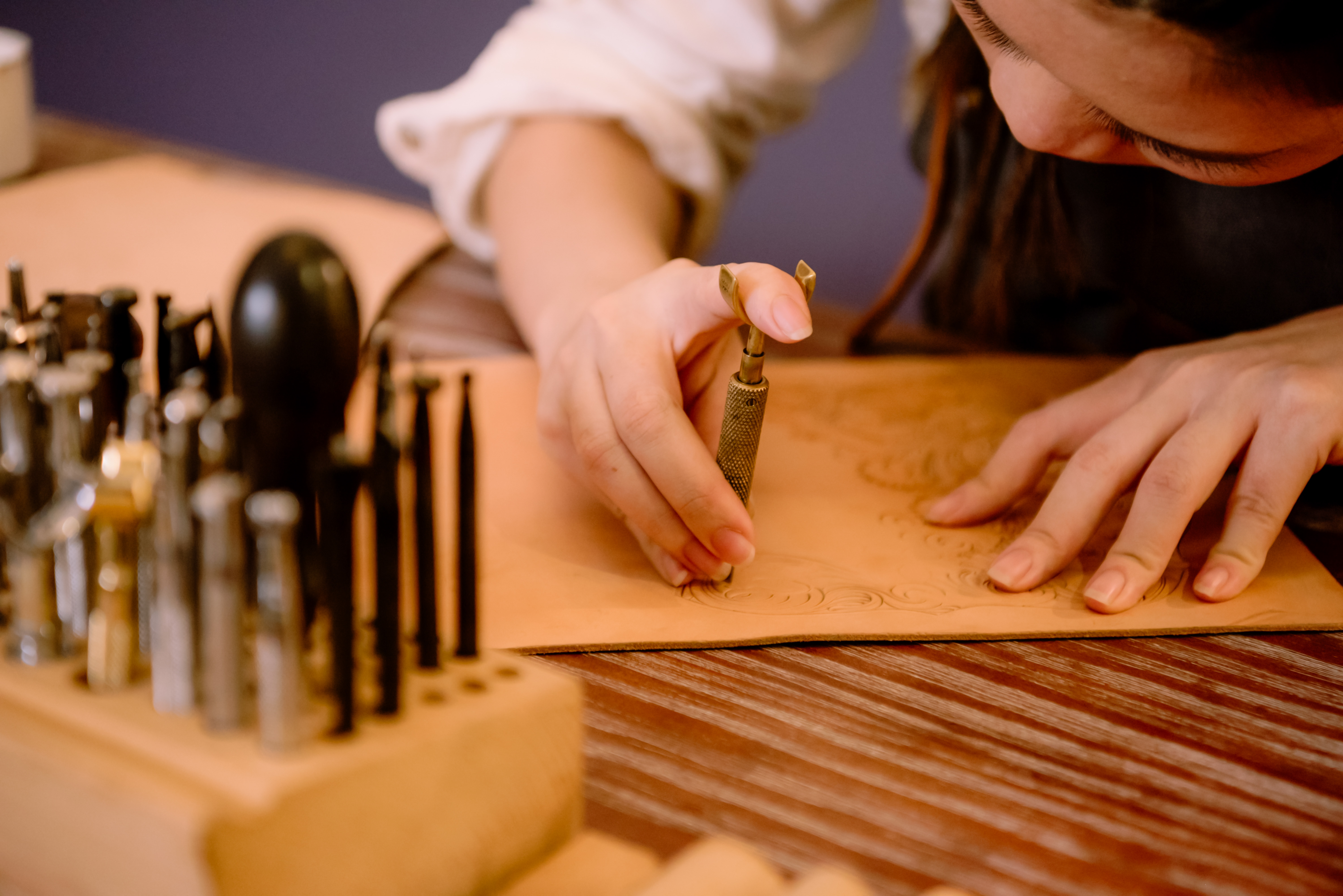 90后女孩跨界引领汽车 皮雕新品类 ——咸哥皮雕创始人咸哥访谈录