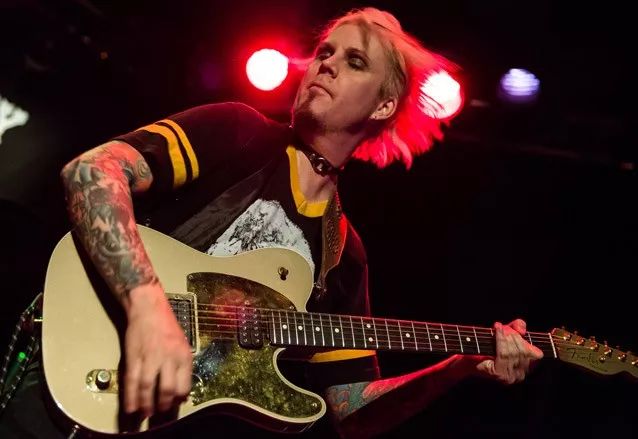 跟五爷一起弹吉他——john 5教你几个大招!__凤凰网