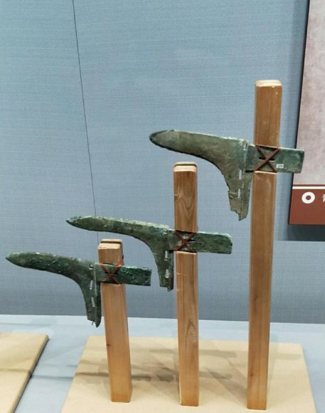 中国最传统兵器青铜戈 到底是镰刀还是斧头？_凤凰网