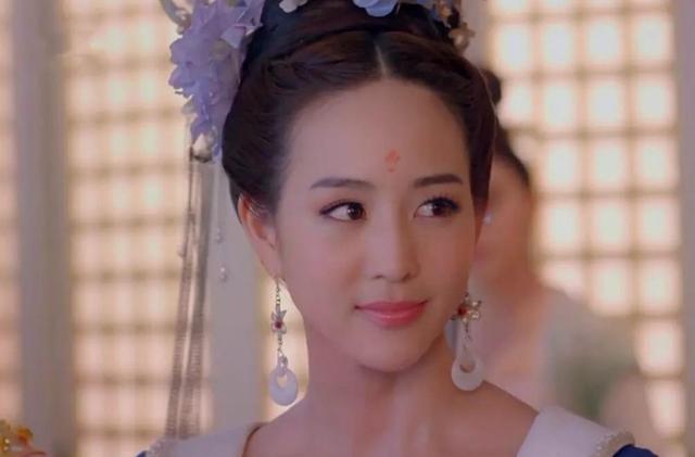 一个出身优越,一个出身平民,两大美女如何凭满分情商活出花样?