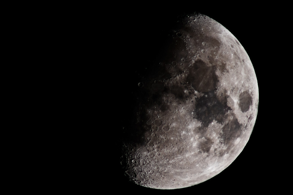 二次元野生小站的月之暗面