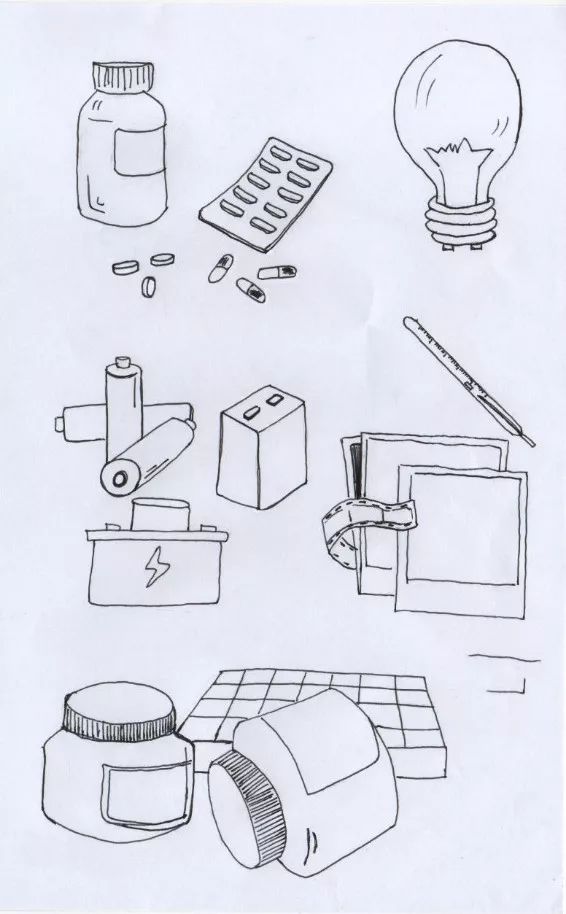 电池和灯泡,照片,颜料,体温计干垃圾手纸,尿裤,创口贴,橡皮泥,画笔