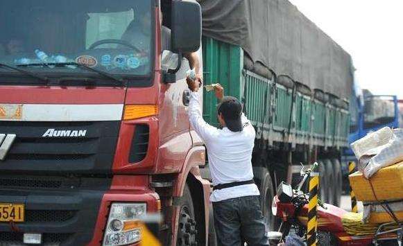 卡车司机生存纪实:只一趟货,我便遭遇了所有的套路