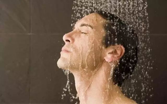 夏天洗澡有禁忌,哪些时间段不能洗澡?