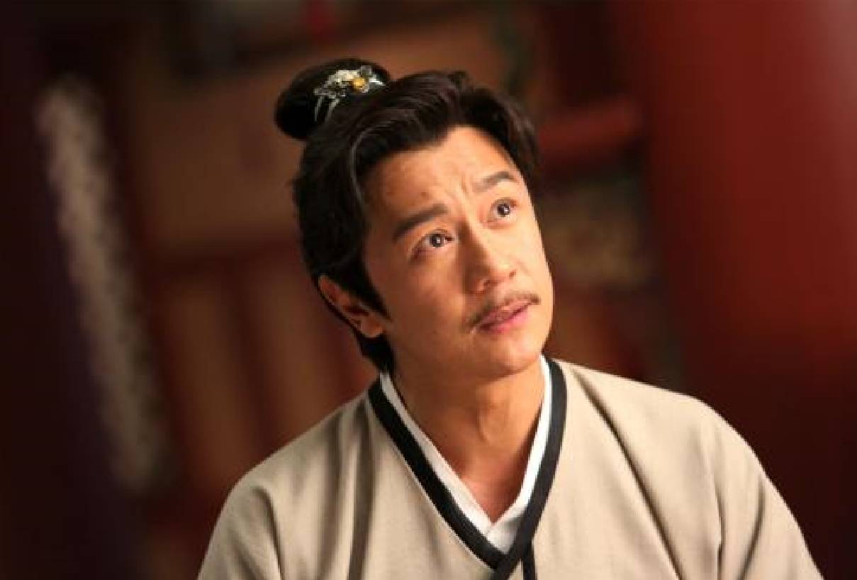 陈浩民变身真人版"超级玛丽"?直播秀苹果肌,面目僵硬不自然__凤凰网