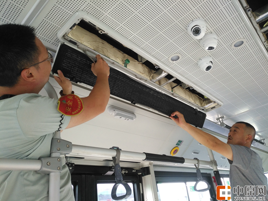 中原网讯(张思沛 通讯员 郑明歌)随着高温天气的到来,公交车空调已