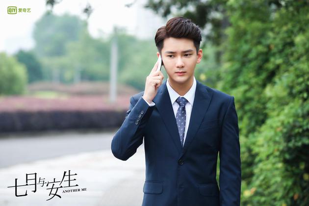 剧版也增加了不少新角色,例如七月的舍友田迅雷,追求七月的富二代许天