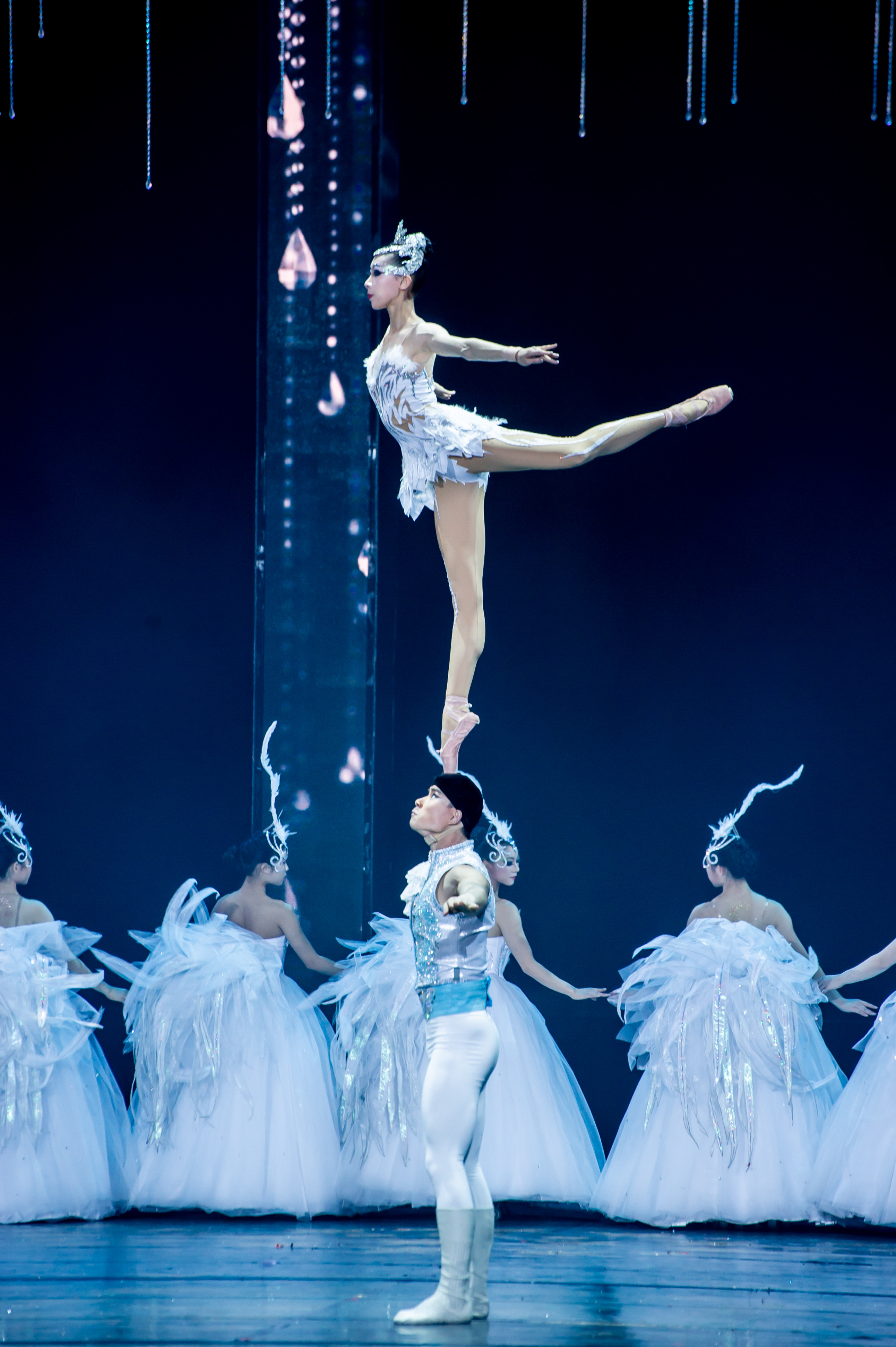 《璀璨星河·致敬经典》大型杂技晚会精彩体现大连文化改革发展新成果