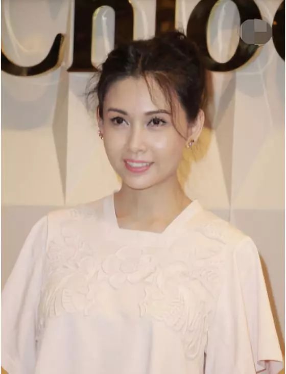 垮了胸下垂胖成大妈让大导演迷恋的神颜全没了