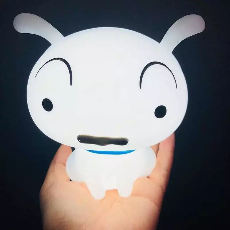 krispy kreme x 蜡笔小新联名推出【小白led拍拍灯】萌翻众人