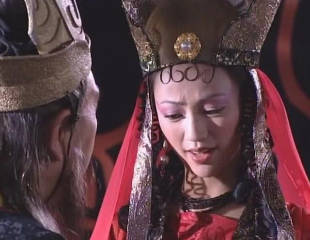 凭666表情刘海重火一轮,她演戏不红却嫁得好老公,统治大半个娱乐圈