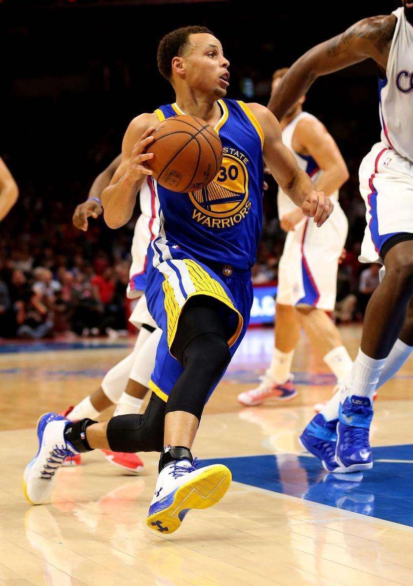 三步上篮的技巧与练习 让你快速掌握三步上篮__凤凰网