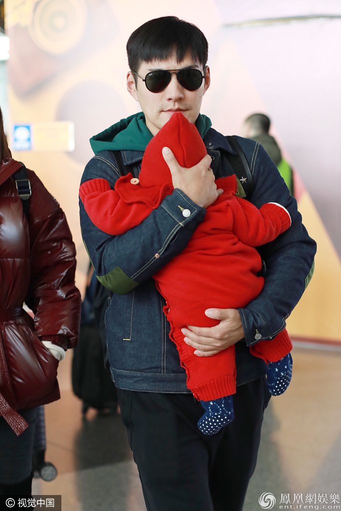 奶爸的象征!严屹宽抱娃姿势帅气 杜若溪变甩手掌柜