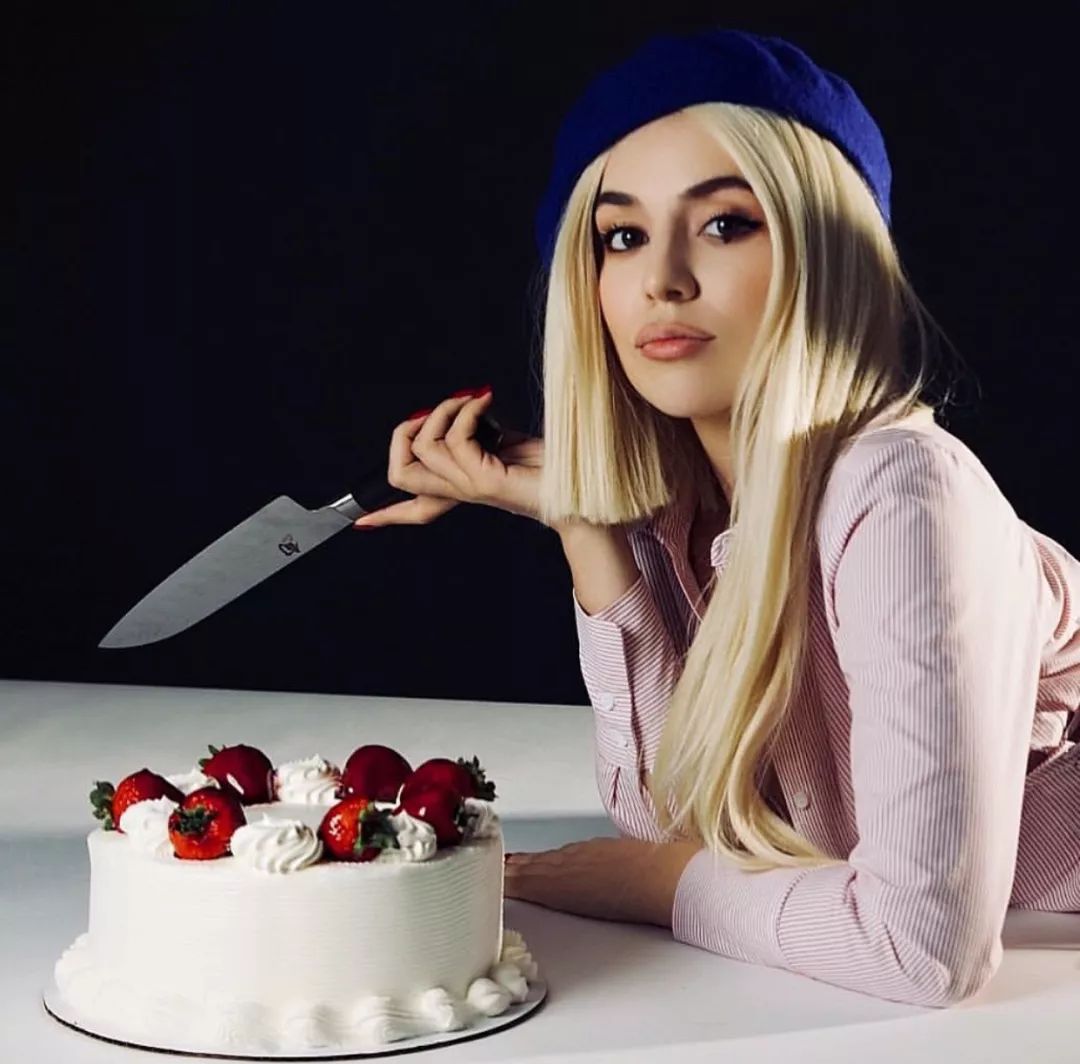 女孩子可以甜美但是不能疯狂avamax就是来打你的脸