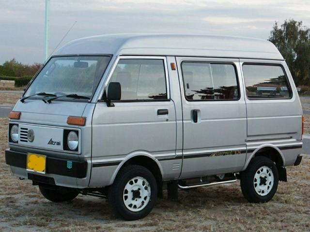 这台日本日本大发hijet 850出厂于1986年,时至今日仍然合法行驶在日本
