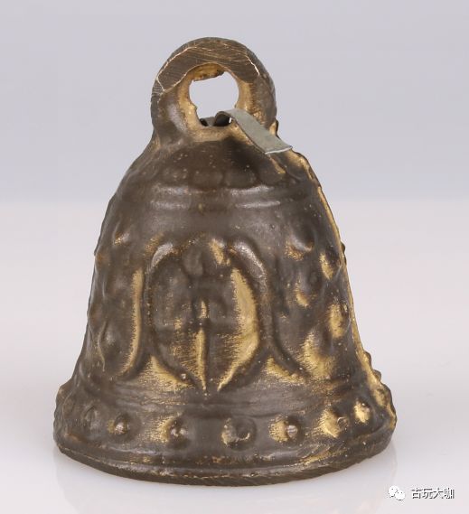 铃铛在中国古代,被认为具有辟邪的功能.