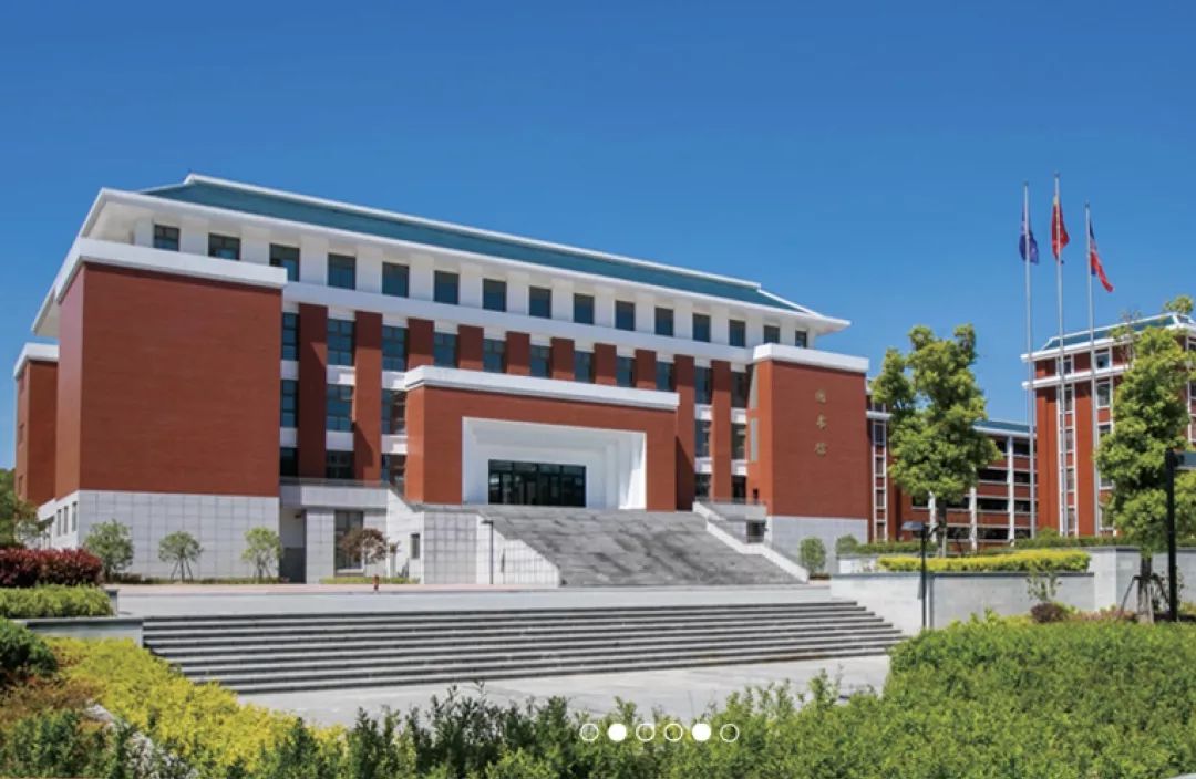 00 前往上海自然博物馆12:00 抵达上海,享用午餐06:30 北师大蚌埠附校