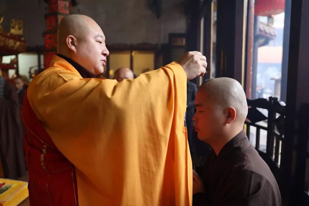 剃刀之下断尘心 龙华会上发大愿【广西龙华古寺】剃度法会__凤凰网