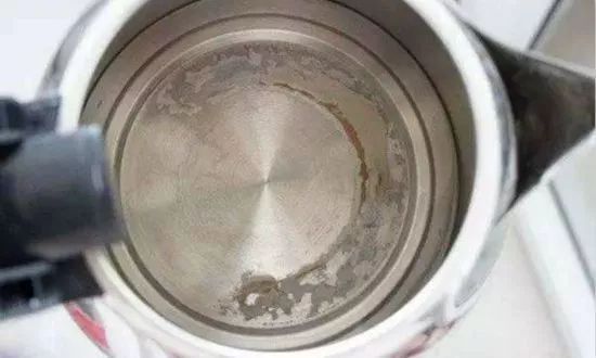 喝"有水垢的水"就会得肾结石?听听医生怎么说……_凤凰网健康_凤凰网