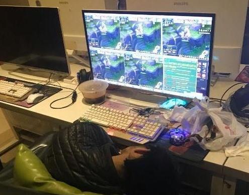 梦幻西游:五开老哥在网吧通宵睡着了,默默心疼十秒钟!