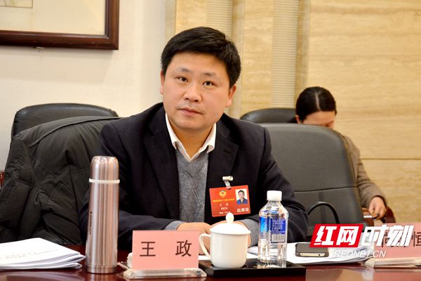 省政府工作报告引热议②政协委员掌声中感受对工作报告的认可和赞同