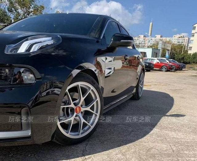 领克03改装锻造轮毂换绞牙避震,堪称性能典范!