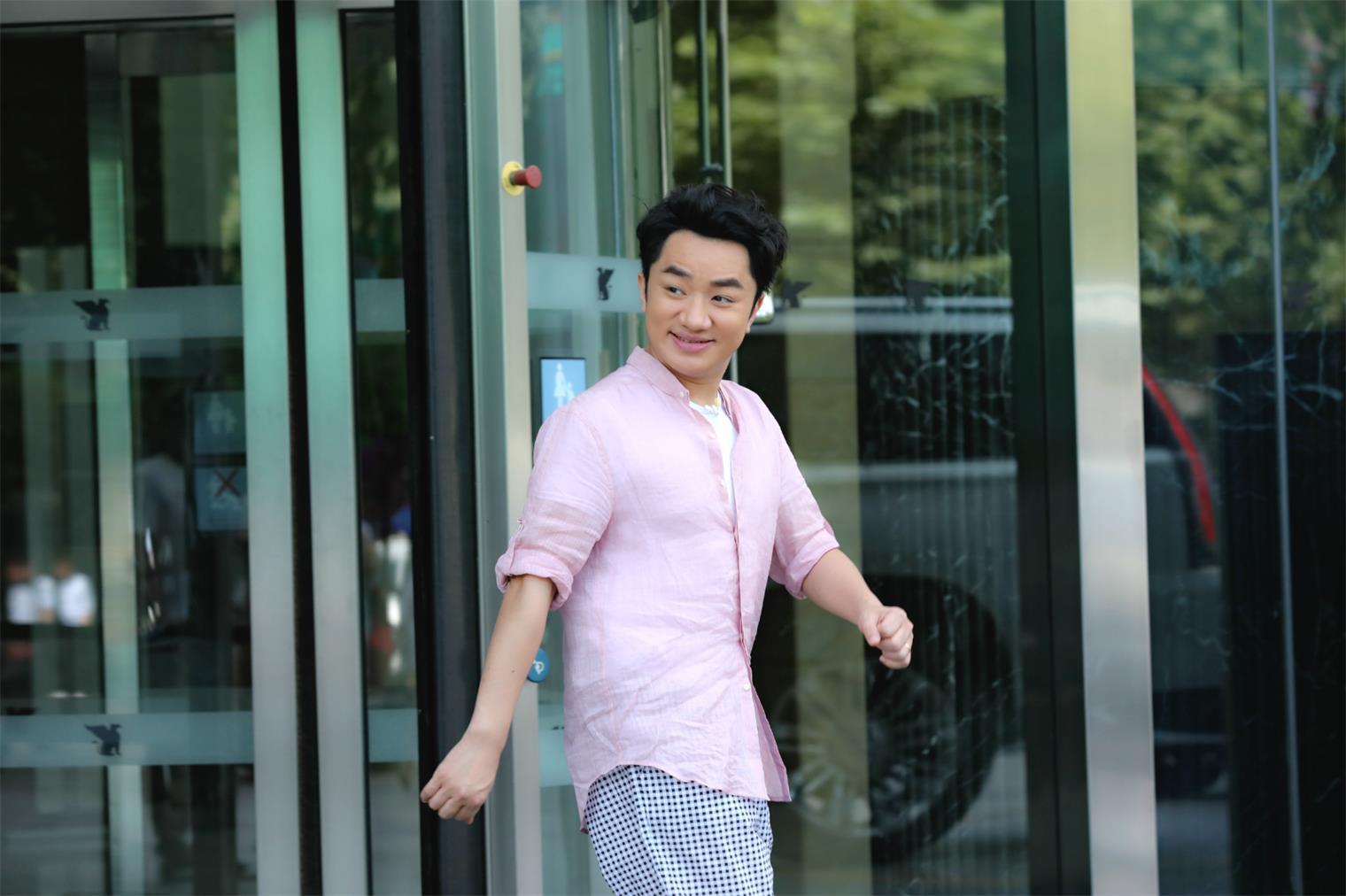 但是爱情又与身高有什么关系呢王祖蓝可以说是一个非常会耍宝的娱乐