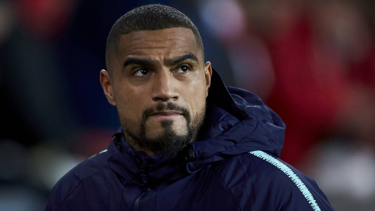 别的小朋友都踢过了,博阿滕加盟来还未与梅西同场比赛