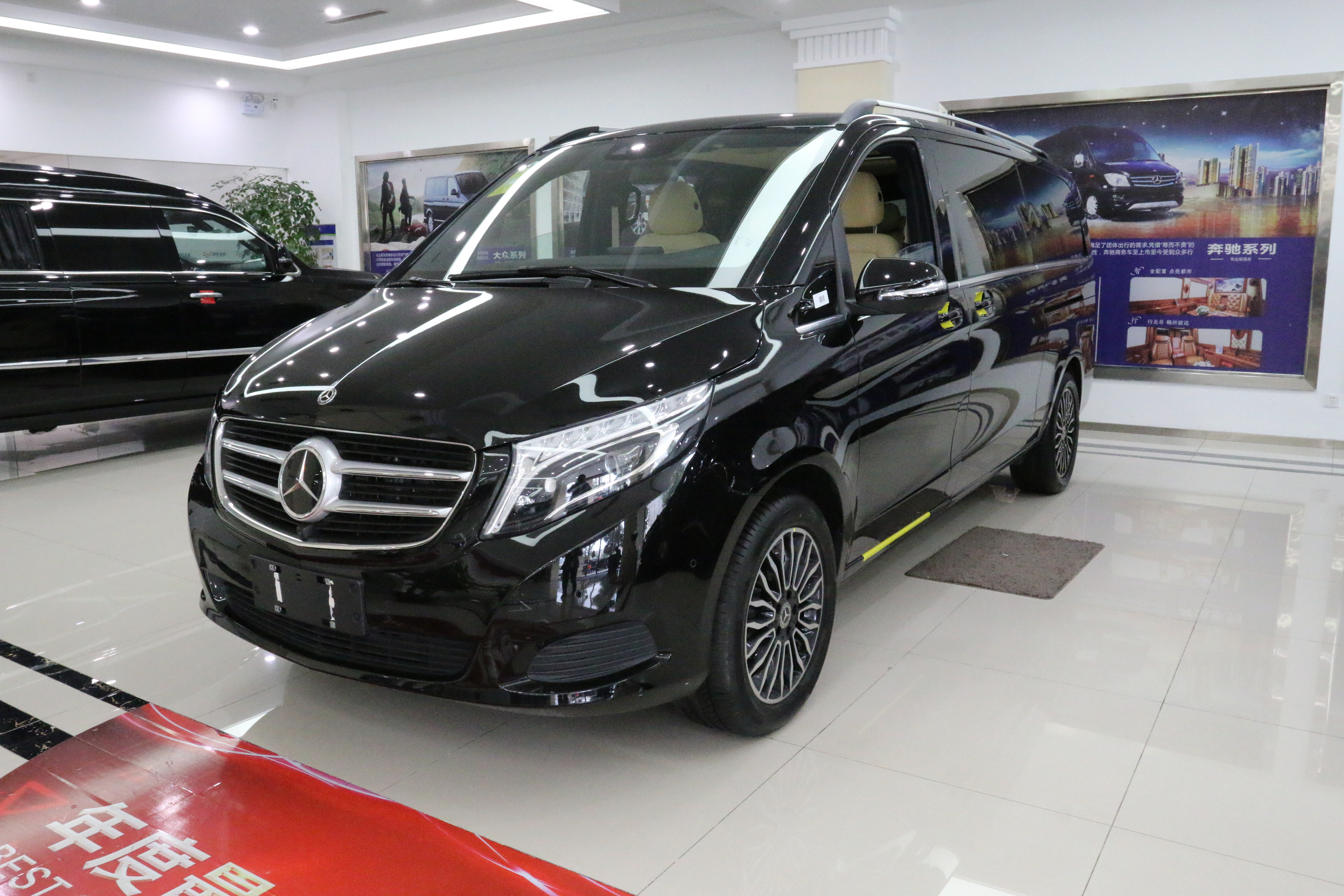 商务豪车中谁才是真正的强者,且看奔驰v级mpv如何独领风骚~__凤凰网