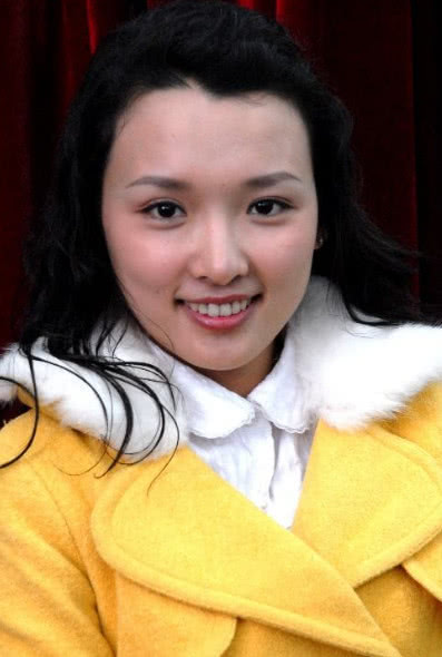 起底赵本山美女徒弟王君平曾经是个礼仪如今已是俩孩子的妈