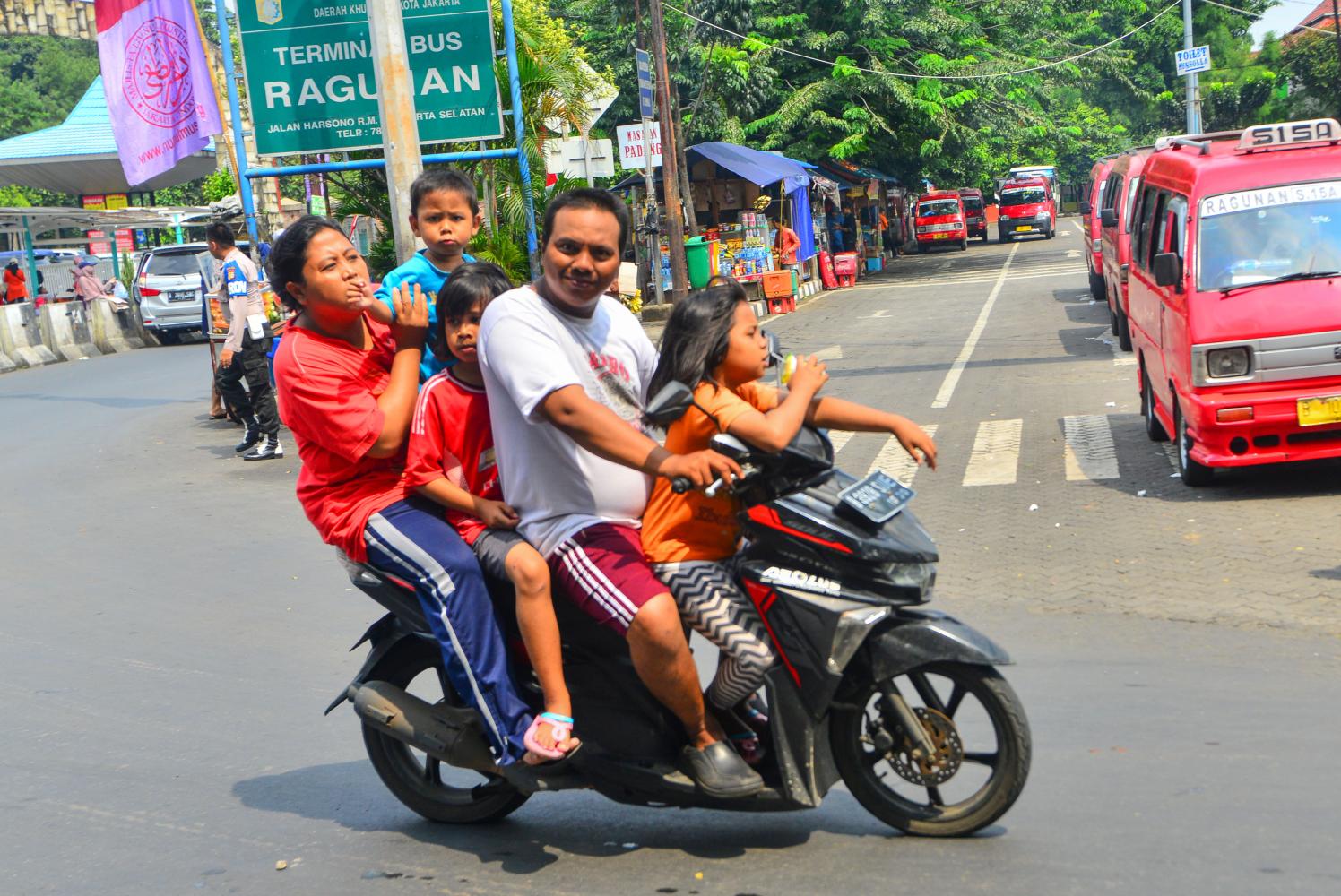 《我被遗忘在爪哇国》之《摩托车》(九)