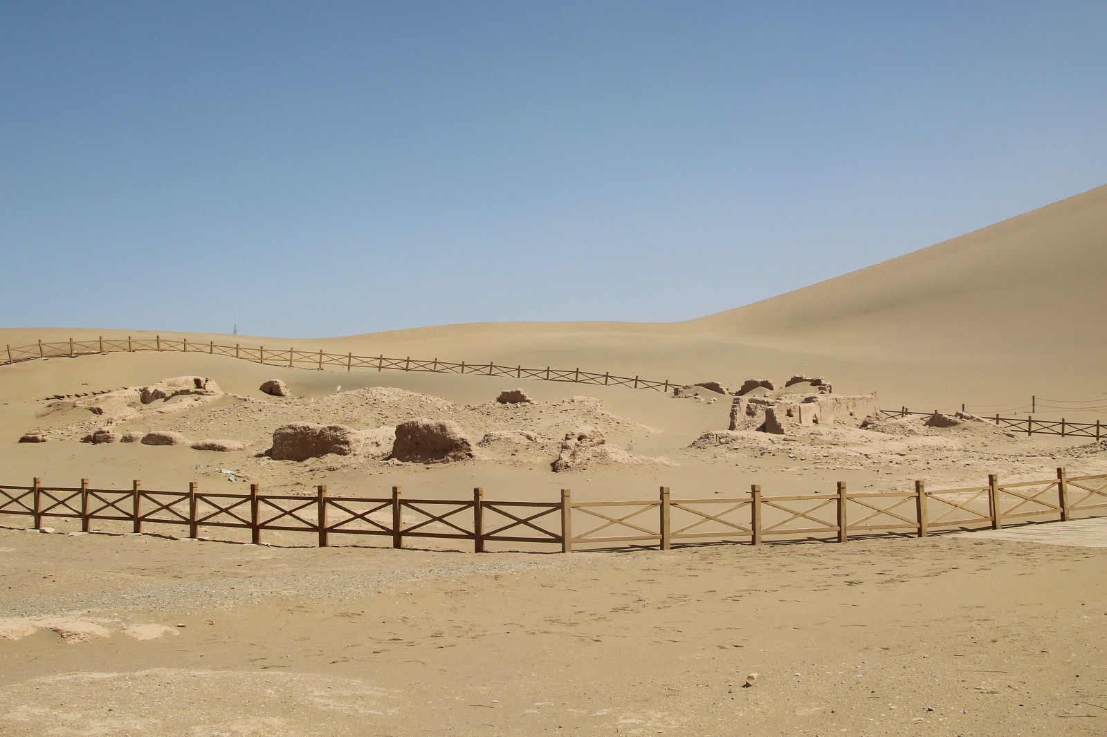 鸣沙山药王庙遗址,一座沙漠下面的神秘庙宇