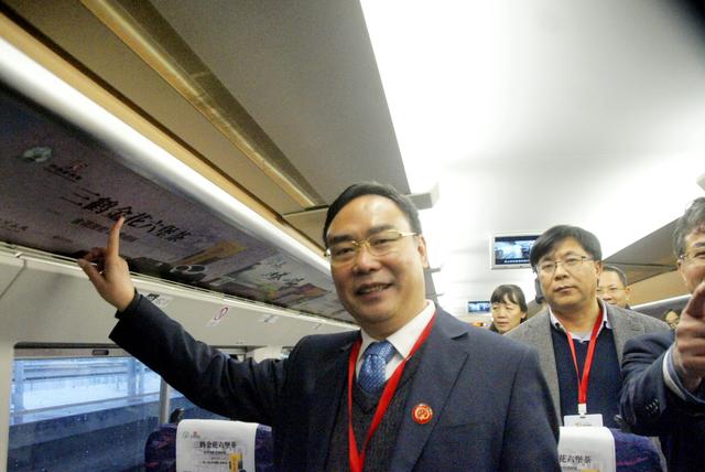 鹤舞高铁 三鹤腾翼 广西梧州"三鹤六堡茶"冠名列车今日始发