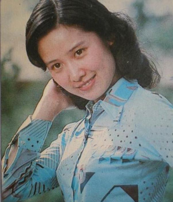 1975年,张力维参与拍摄了她第一次当主演的电影《雁鸣湖畔》,她在里面