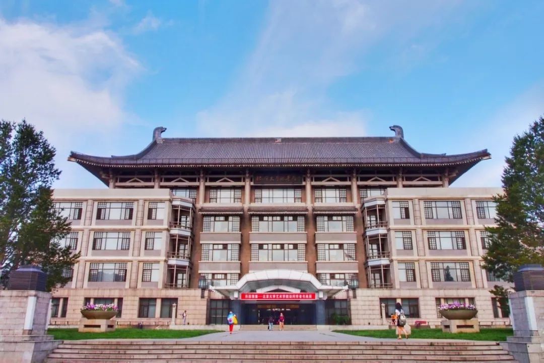 来北大,在屋顶上一堂课