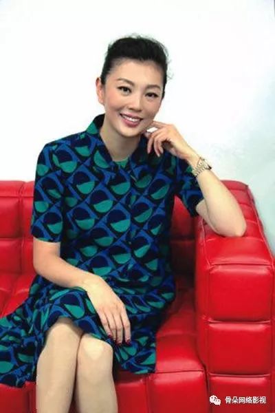 以及嘉行传媒背后的主要操盘手,在杨幂与荣信达约满后,她携助理赵若尧