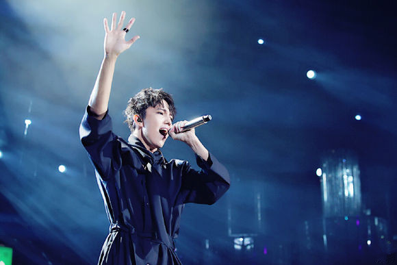 迪玛希歌手助唱所唱歌曲涉侵权被版权方场下开撕