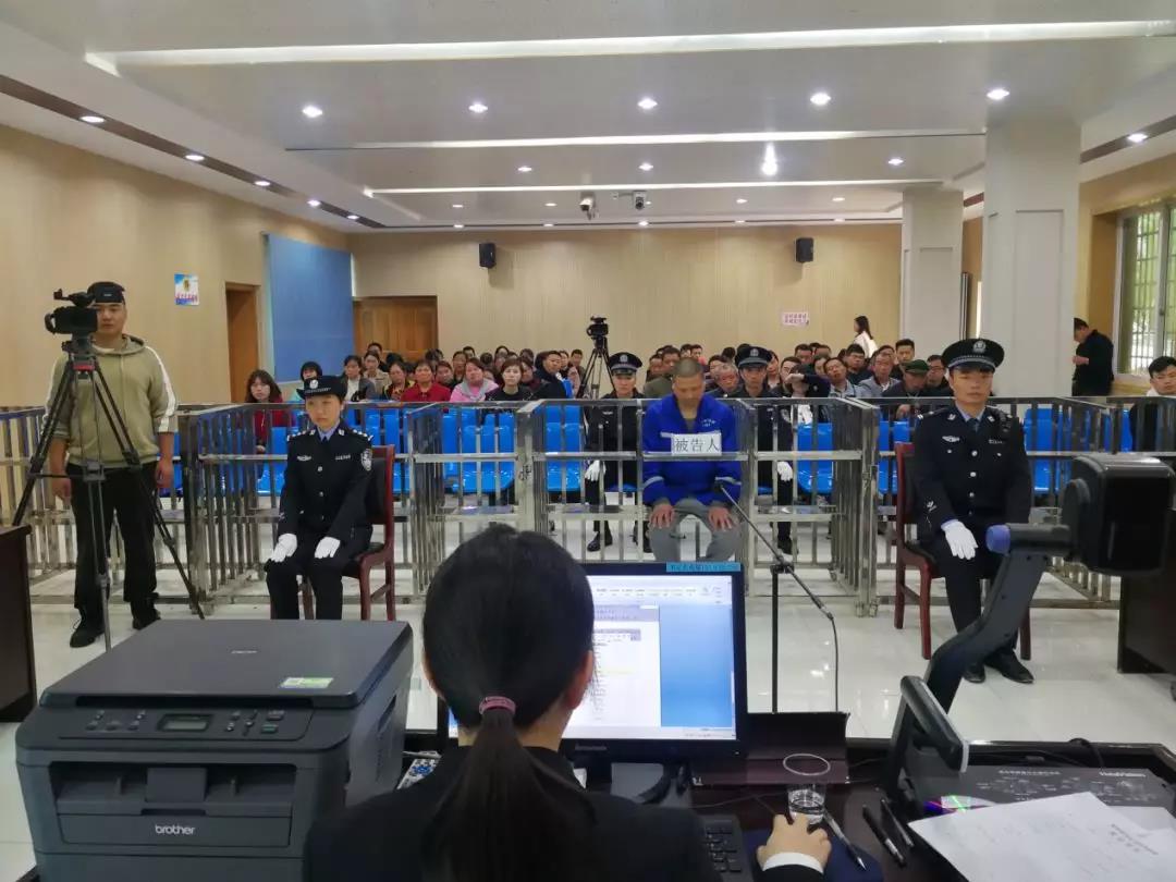 号消息,2019年4月5日,贵州省兴仁市人民法院集中宣判一批保护伞案件
