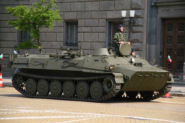 苏联履带式装甲运兵车图片