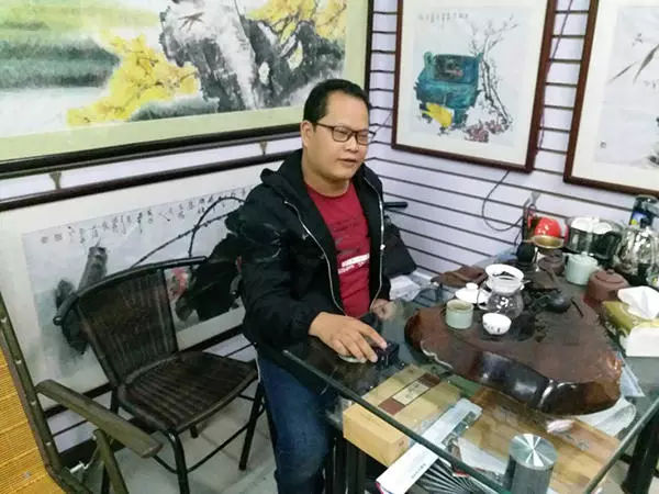 砚鹏,1985年生,祖籍洛阳,广西师范大学美术系,定居桂林,职业画家.