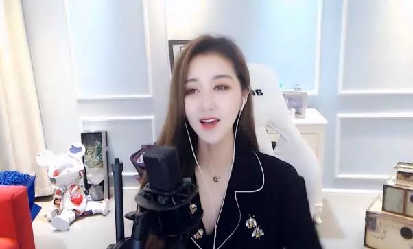 舞帝静静与师傅于利被带师徒恋节奏静静回应利哥身高不相称