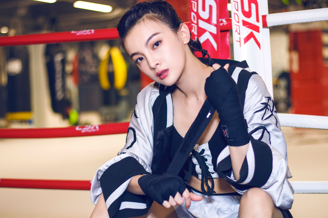 演员杨杏变身励志健身女星,身材管理强势吸引视线__凤凰网