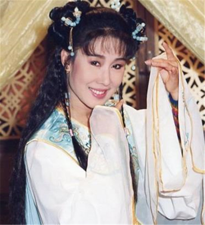 61岁的她有雄心壮志20多年后再次复出娱乐圈以登上春晚为目标