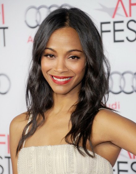 佐伊·索尔达娜成影史首位拥有3部20亿美元票房影片的演员__凤凰网