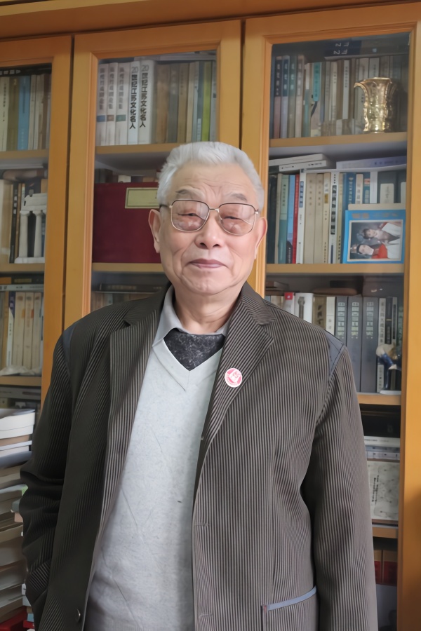 南京大学原副校长董健逝世,享年83岁