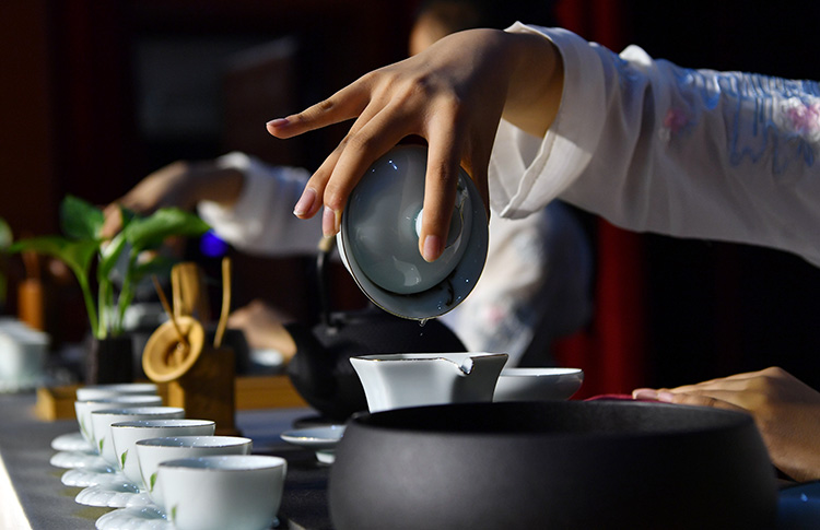 问茶 品茗 赏器 "茶之约"课堂教学生认识美|组图