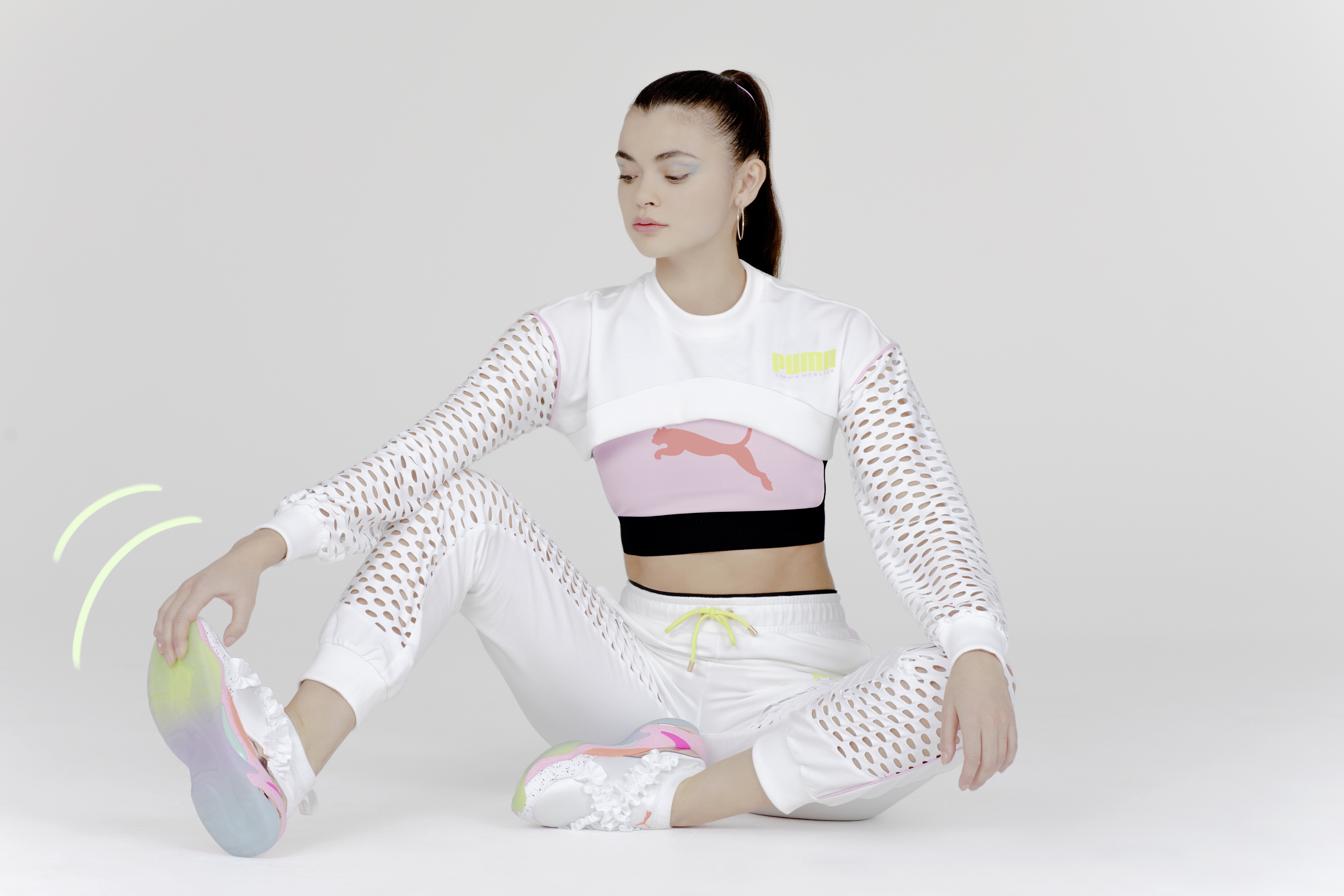 puma又出新联名携手sophiawebster重现80年代斑斓霓虹