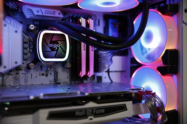 白色更优雅 分享爱国者yogo m1游戏药丸迷人小机箱