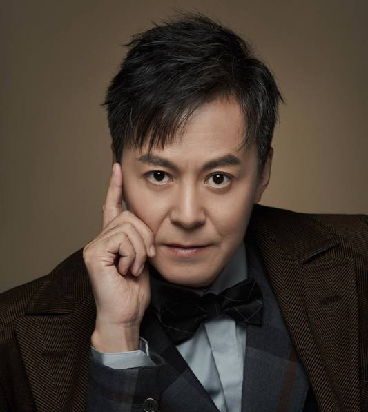 演员郭秋成绅探迷宫案上演双面人生眉眼之间皆是戏