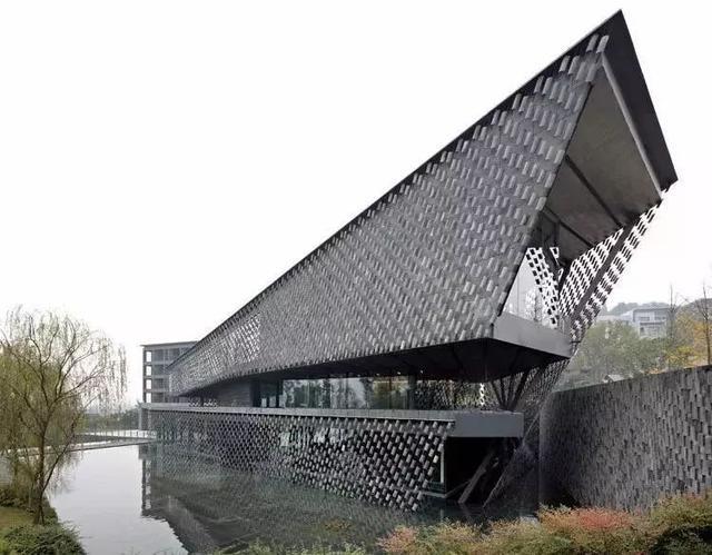 历史文化 文艺 美食 推荐人:空白 推荐线路:老君山——知美术馆